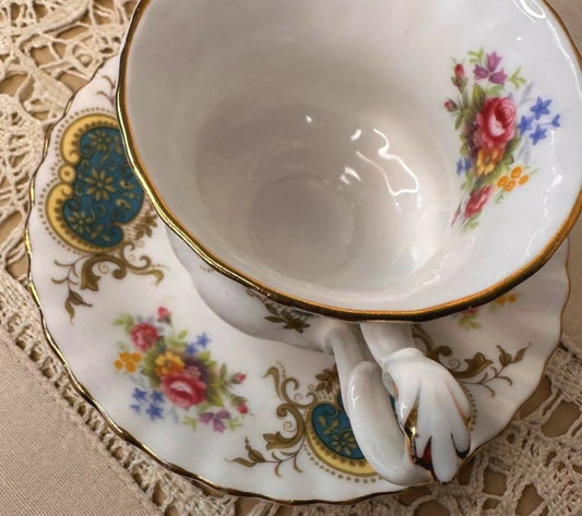 Cadou floral din porțelan Royal Albert