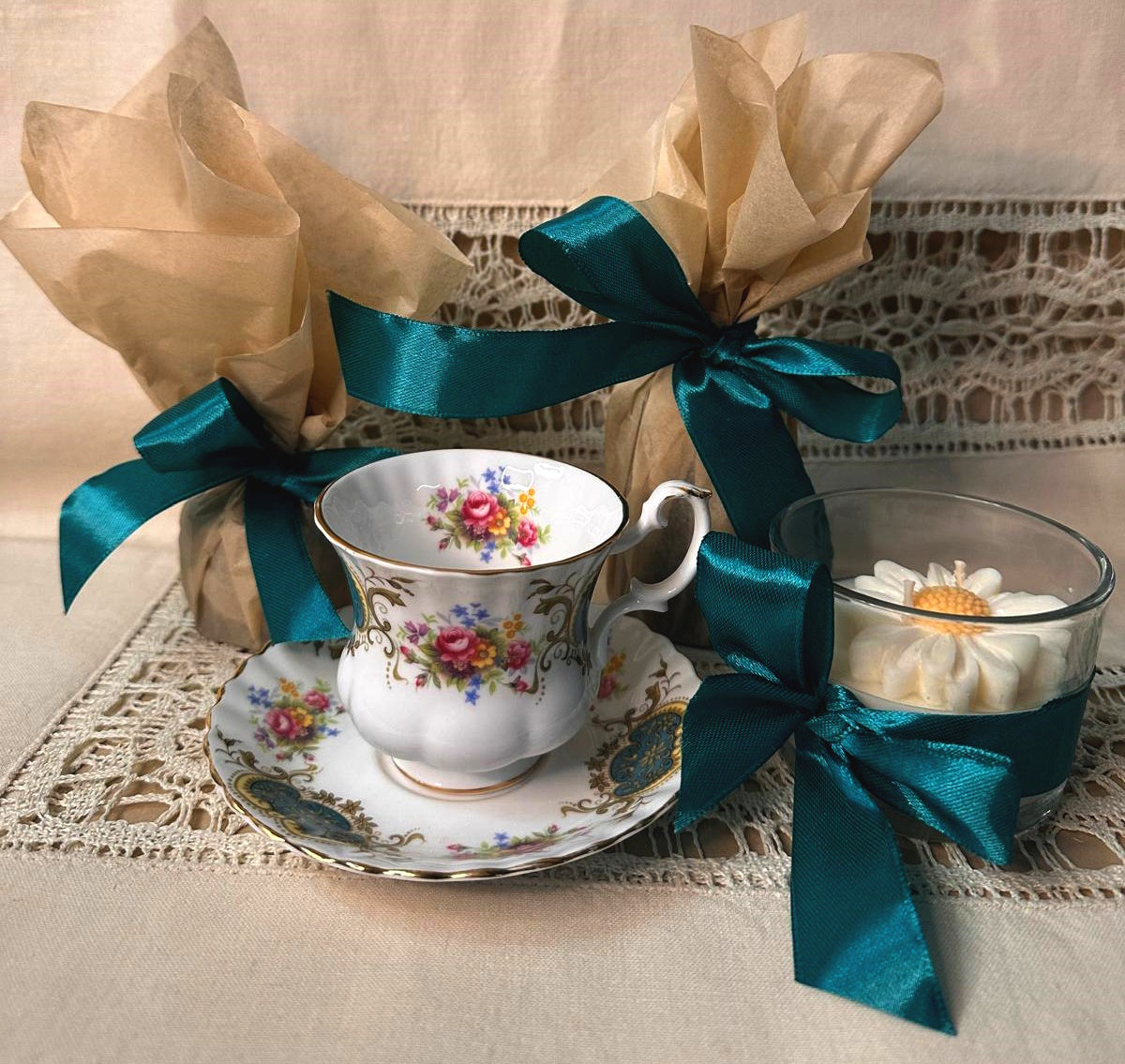 Cadou floral din porțelan Royal Albert